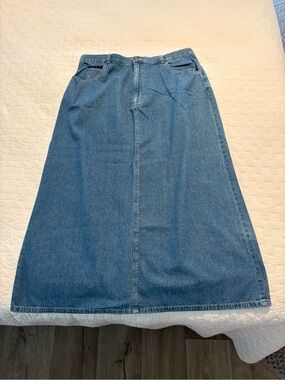 Liz Claiborne Crazy Horse Denim Skirt with Red Accent